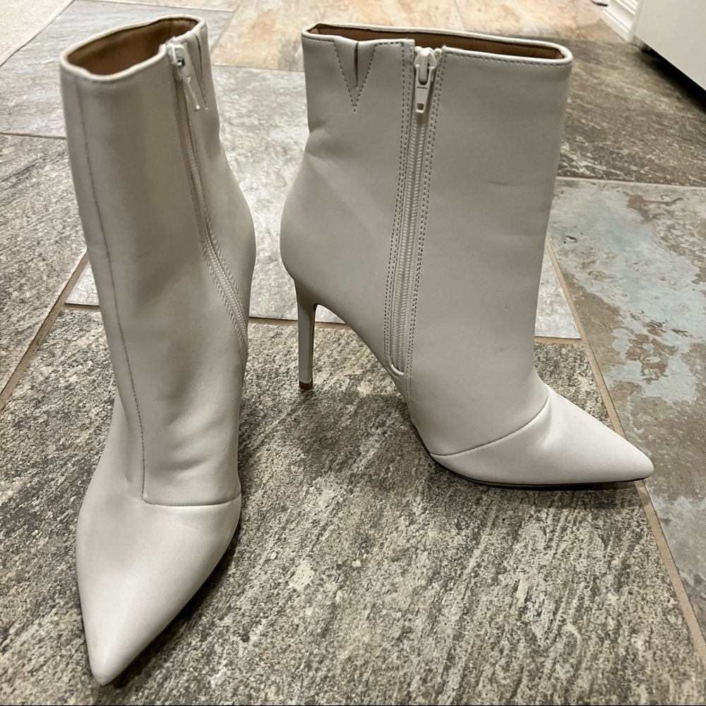 Express Heeled White Ankle Boots